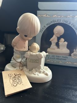Precious Moments , Porcelain , Collectible 