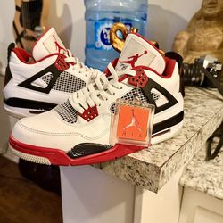 Nice 👍  !! 2012 Air Jordan 4 Retro ' Fire Red ' size 10 !