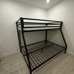 Twin/Full Metal Bunkbed with Twin Mattress 