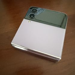 Samsung Galaxy Flip 4