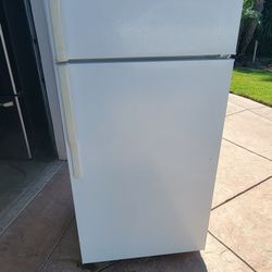 Ge Apartment Refrigerator W28 H65 Firm Price 