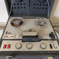 Sony TC-200 Vintage Reel-to-Reel Tape Recorder
Tested & Working Includes built-in Speakers