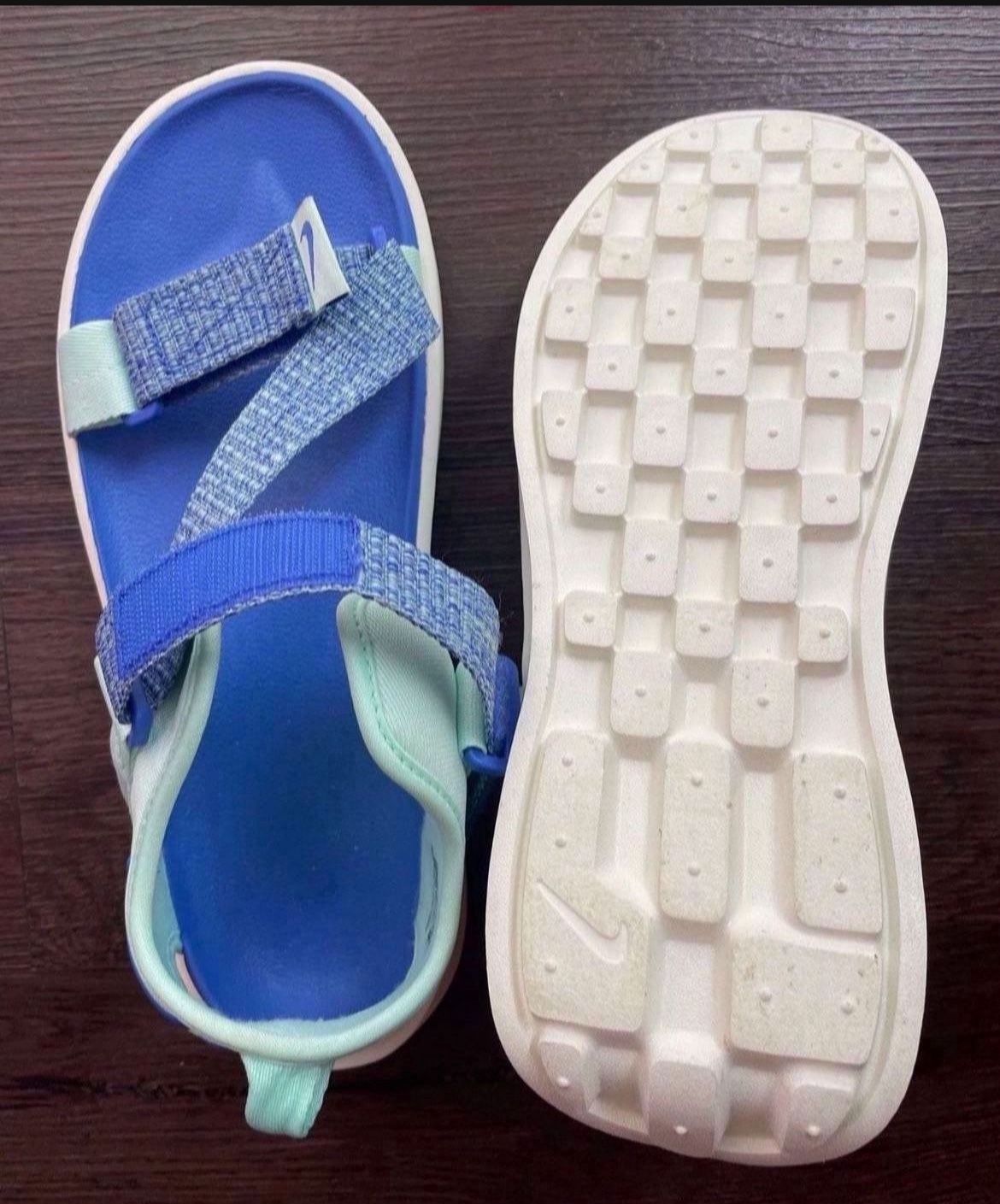 New Woman’s Sandals Nike, size 10