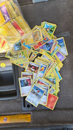 600+ bag full old Pokemon Cards