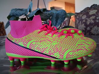 Soccer cleats us size 7.5