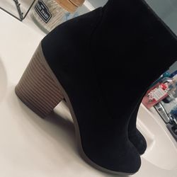 Women Booties Size 7.5 Memory Foam 