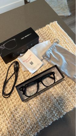 Sunglasses with blueth