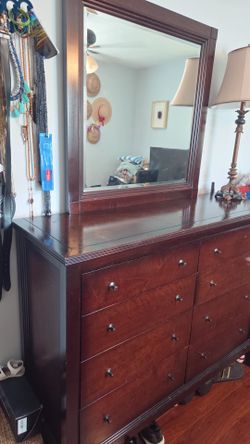 8 Drawer Wooden Dresser 