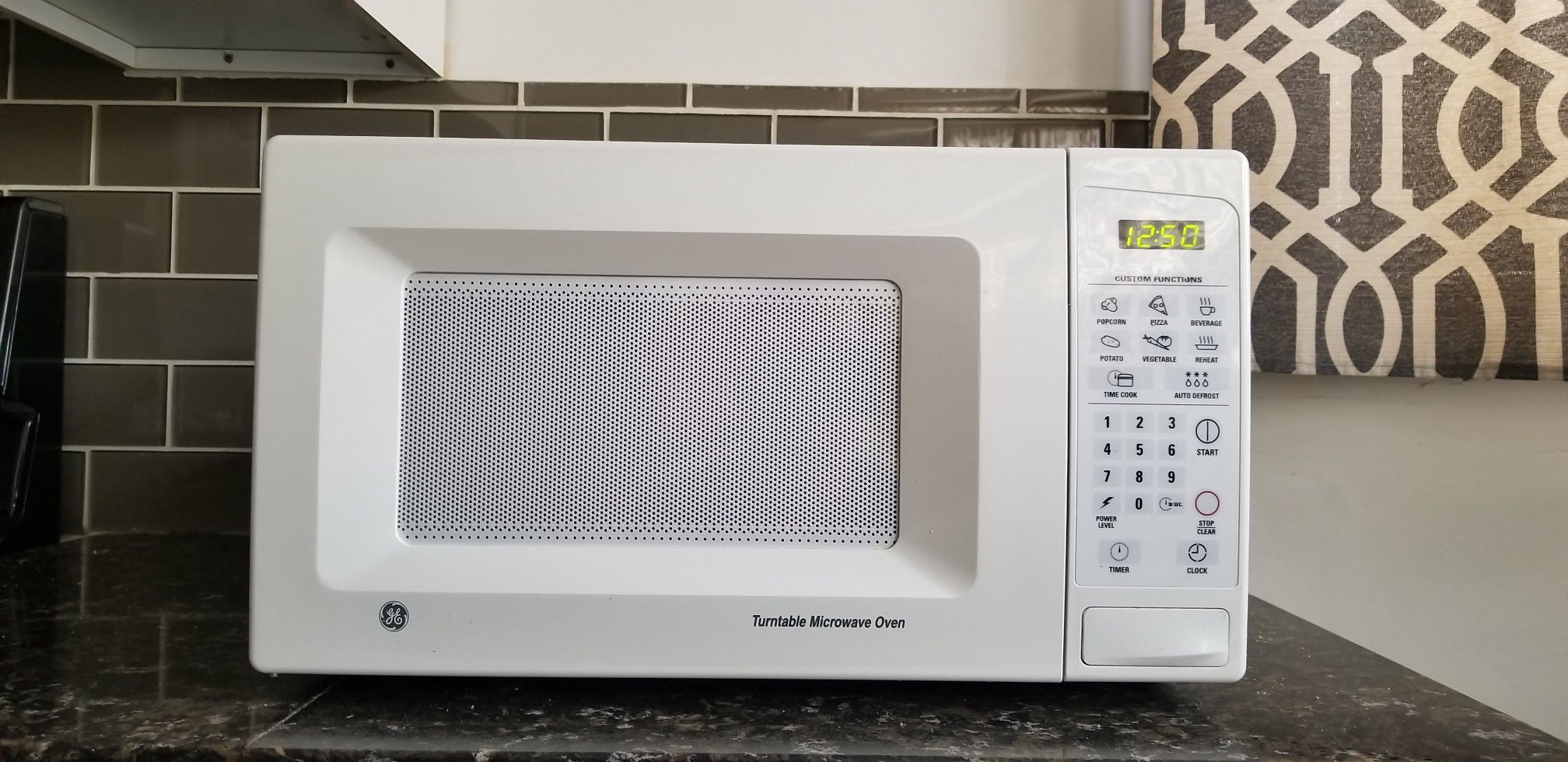 Microwave GE Model JES738WJ02 700 Watts