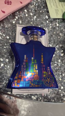 Bond No. 9 New York Nights Eau de Parfum.