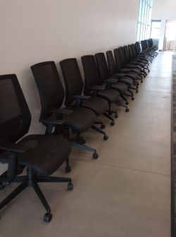 Black Mesh Rolling Office Chairs – Bulk Available