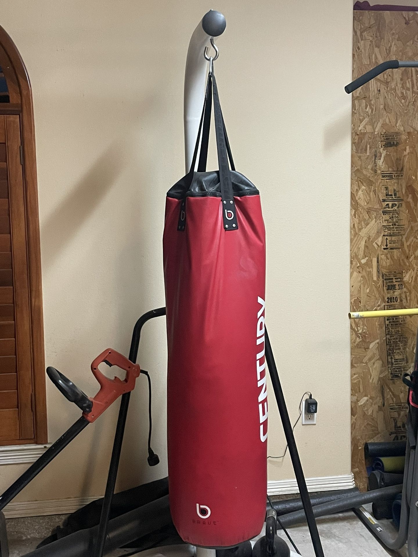 Punching Bag & Pull-up Bar/Close Hanger 