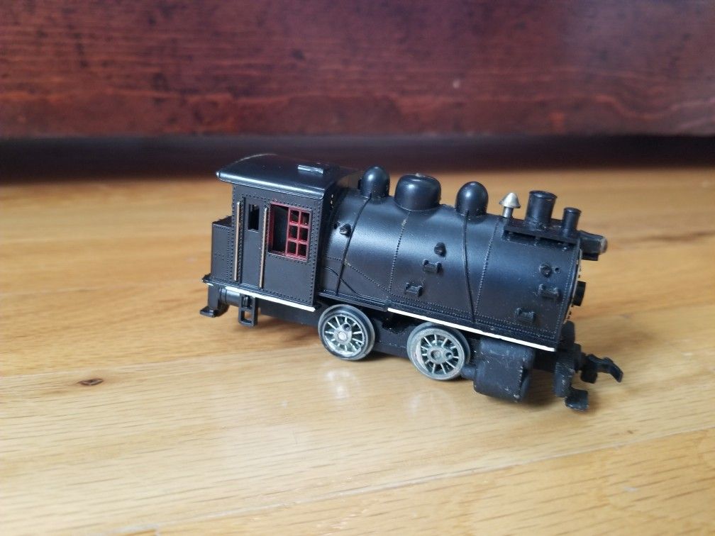 HO Scale Locomotive Engine #98