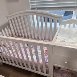 Baby Crip With Drawer & Changing Table