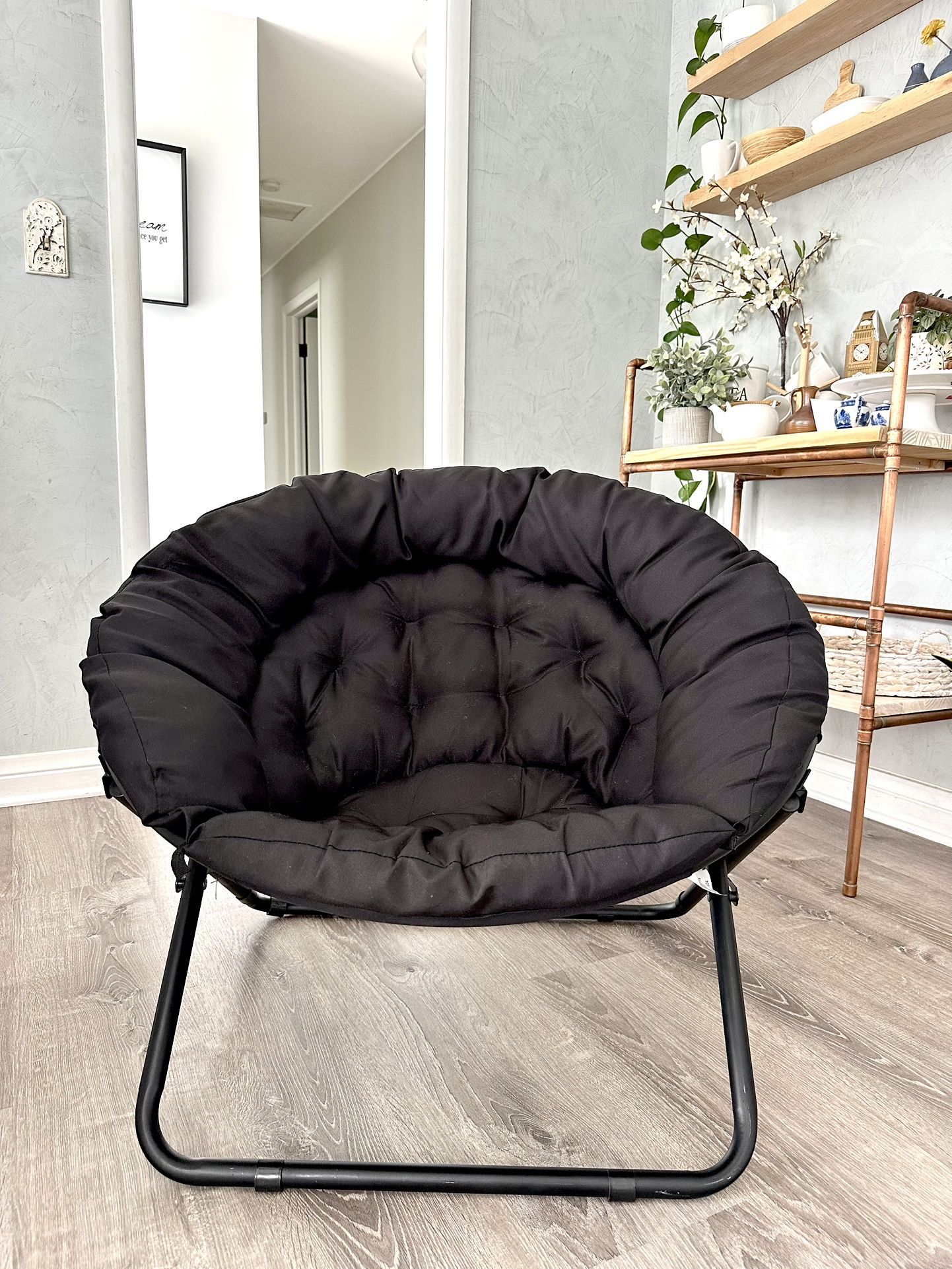 Round Folding Saucer Chair H29/W36/D 25 $40