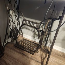 Singer Sewing Table
