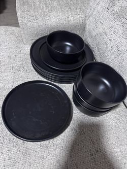 12-Piece Matte Black Dinnerware Set (Service for 4)