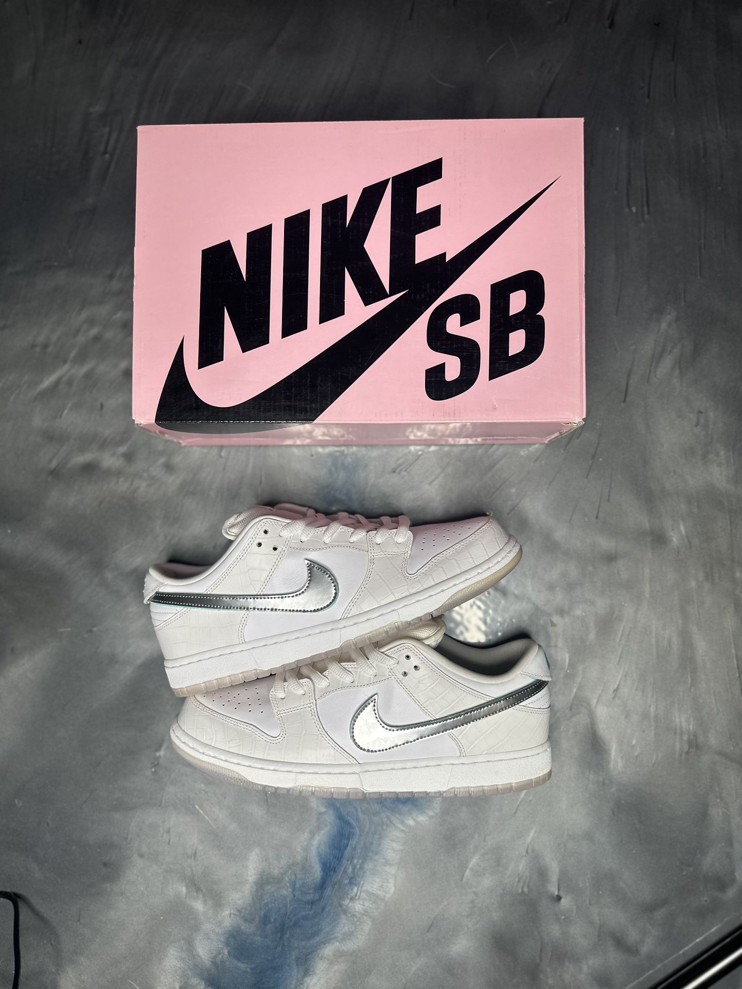 White Diamond Tiffany Blue SB DUNK Size 12