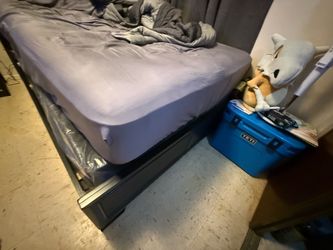 BED FRAME FOR A FULL SIZE BED