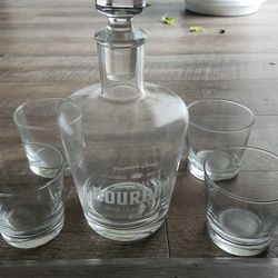 Clear decanter with stopper and 4 whiskey glasses