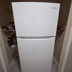 Like New Refrigerator 