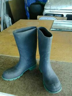 Boy's Rain Boots size 6
