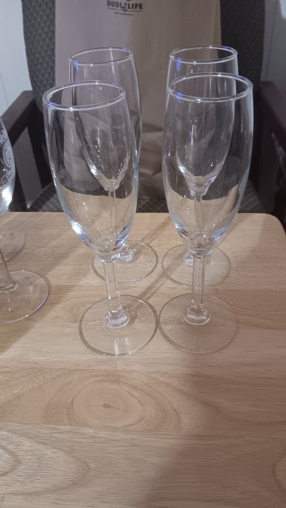 Champagne Glasses / Green Goblets