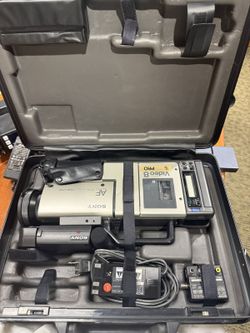 Vintage Sony CCD-V110 Video8 Pro Camcorder Kit with Hard Case