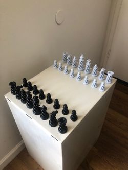 Full set of 3d printed chess pieces.