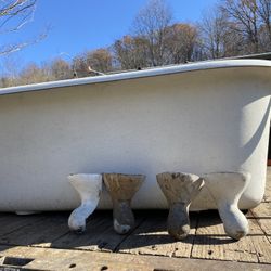 1920 Cast Iron Clawfoot Tub