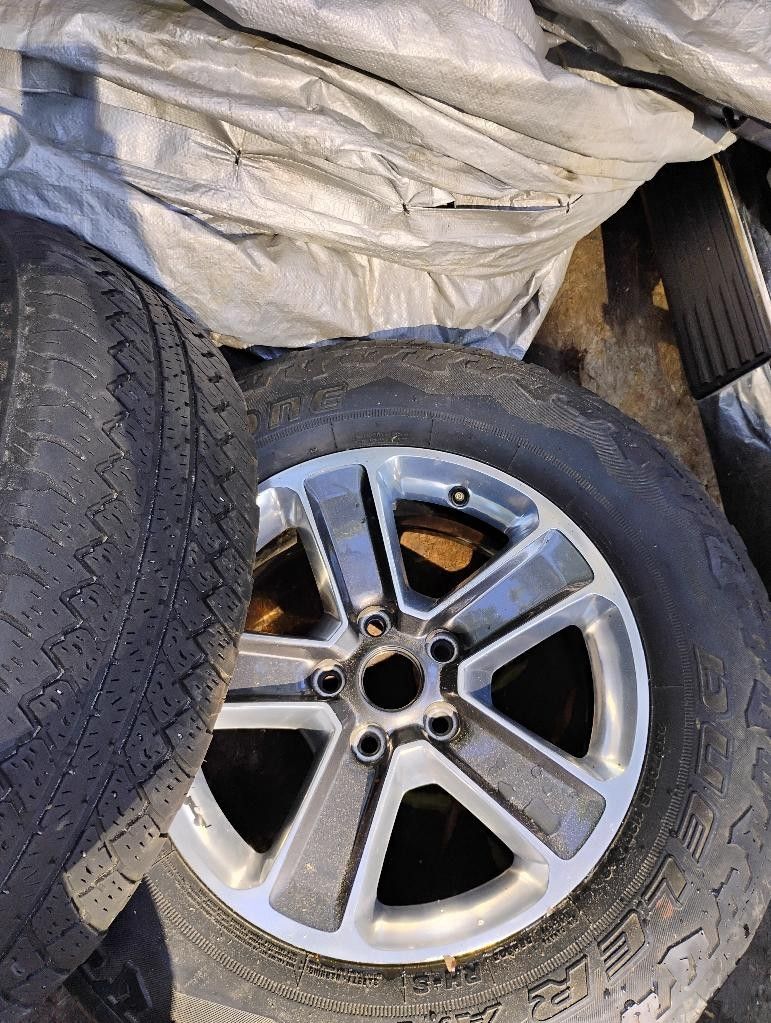 Set Of Bridgestone Duelers 255 70/R18s