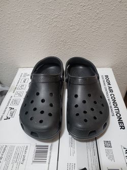 New crocks 20$ paid 45$ size 10