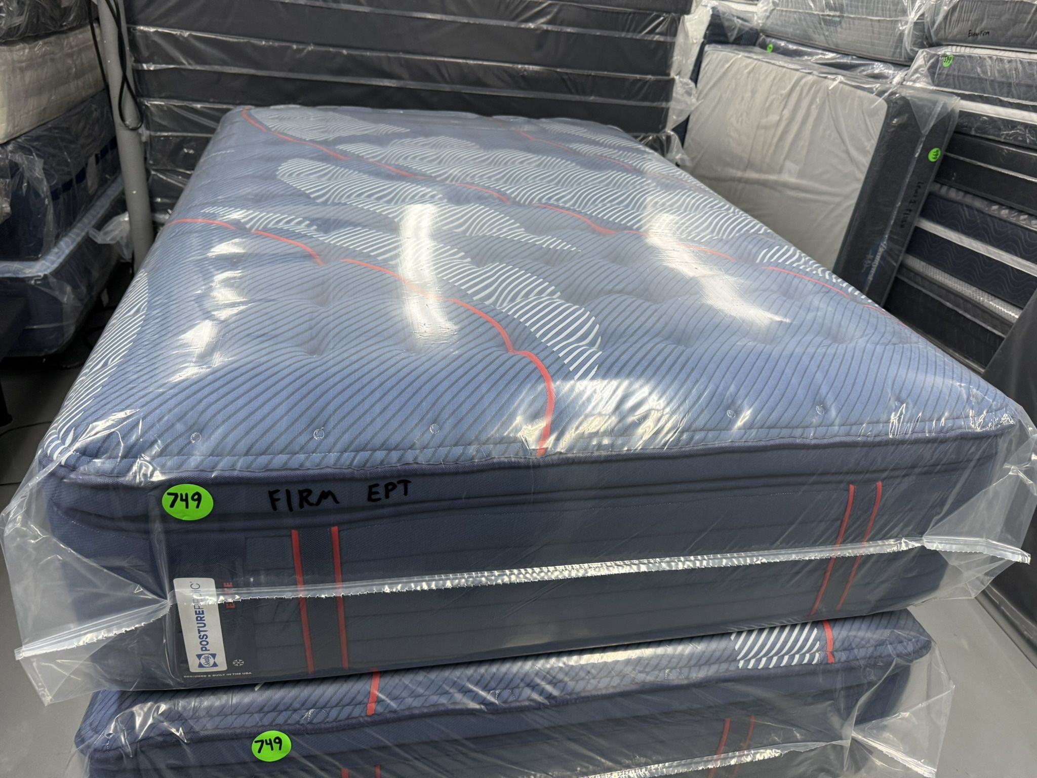 FULL SIZE SEALY POSTUREPEDIC ELITE HYBRID PILLOW TOP MATTRESS & BOX SPRING BED SET