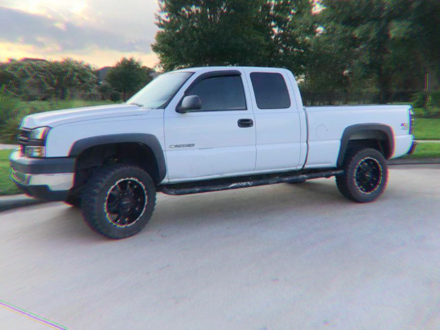 Full Price: 1,800$ Chevrolet Silverado 2006