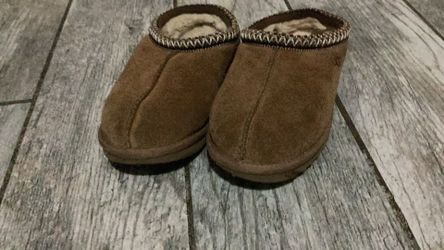 Uggs Slippers Size 3