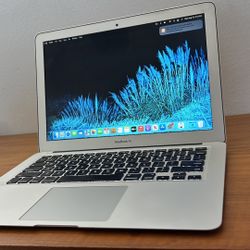 Apple MacBook Air 13” I5/8GB/128GB SSD $200