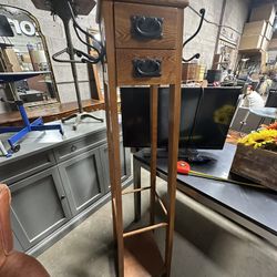 Wooden coat rack with drawers 