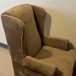 VINTAGE MID CENTURY TAN VELVET WINGBACK CHAIR WITH ARM REST