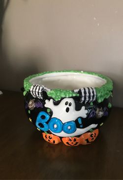 6” in diameter Halloween Bowl with Handle
