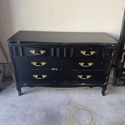 Wooden Dresser/drawer 