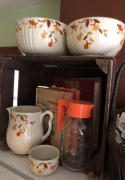 Antique Halls bowls, Pyrex cook book,& antique cook book