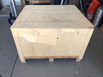 Shipping crate- like new- heavy duty construction