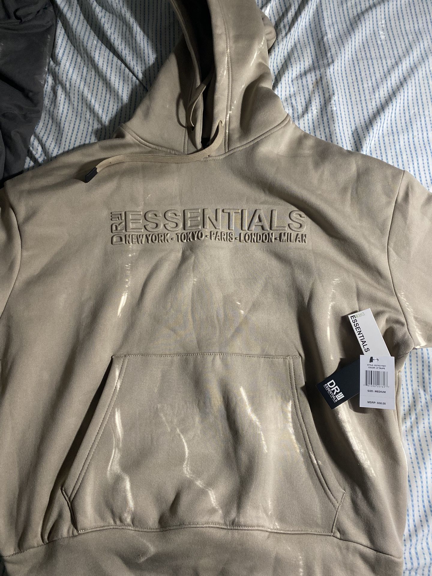 M beige essential sweatshirt