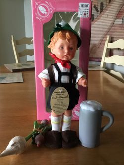12” Hummel with removable clothes and accessories