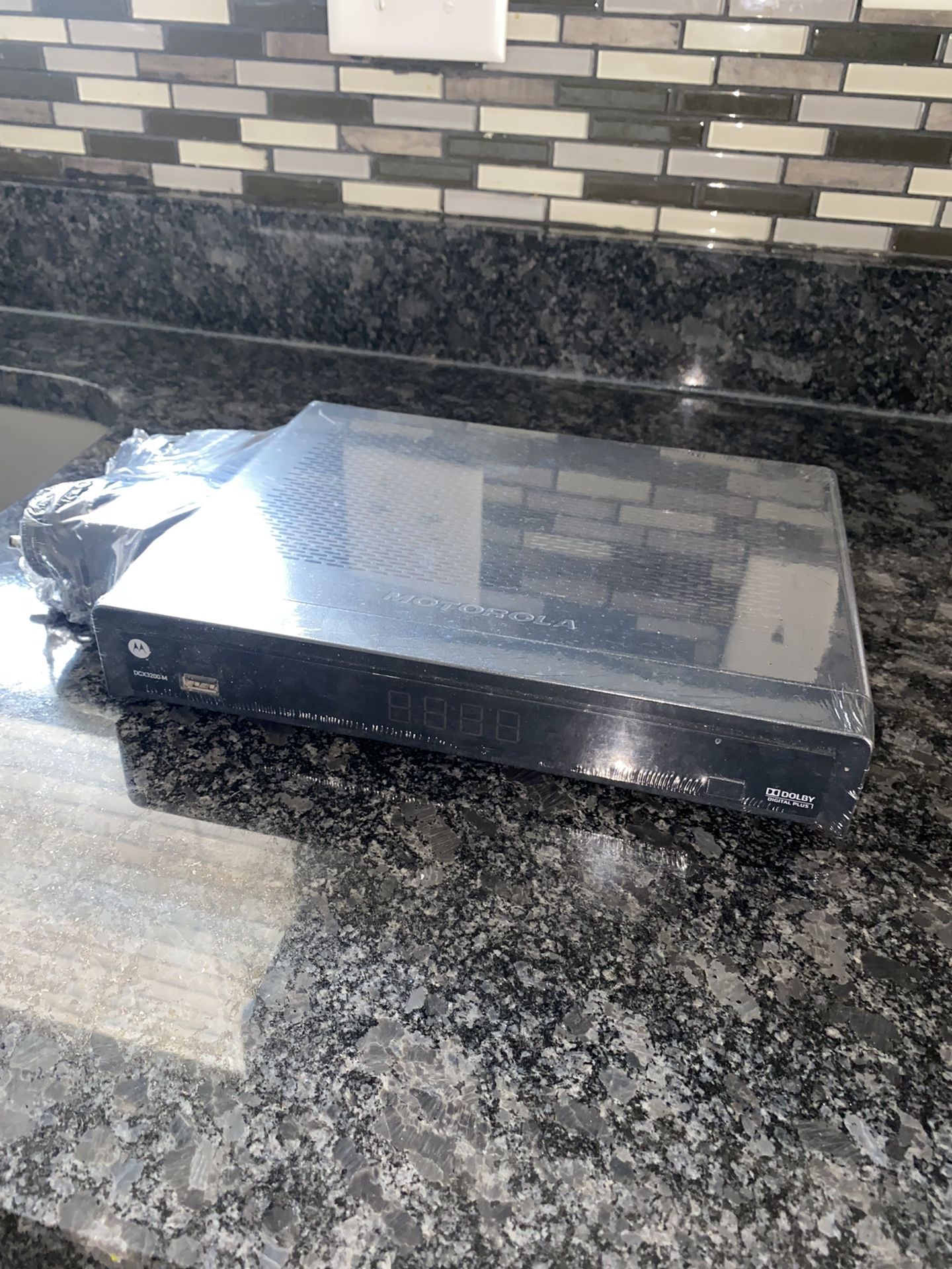 Motorola DCX3200-M Box With Power Cable DCX3200/A080/013 A6