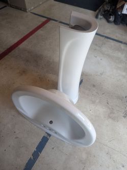 Pedestal sink