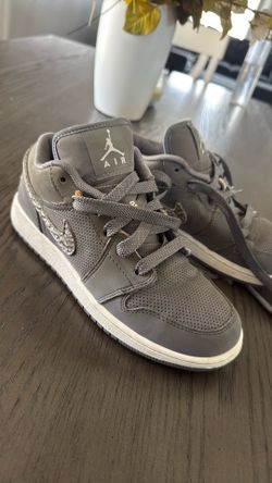 Nike air jordans low 1