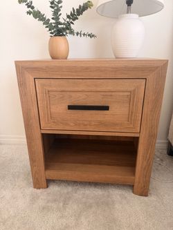 2 nightstands