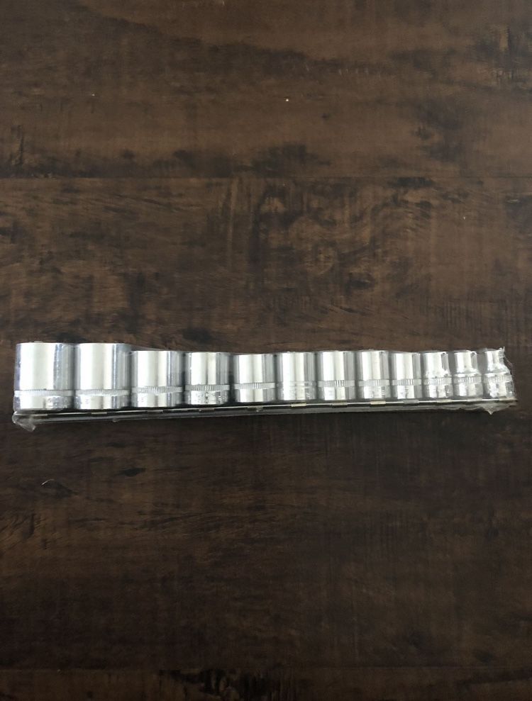 INDESTRO SOCKET SET