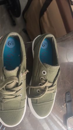 Sneakers size 6-1/2